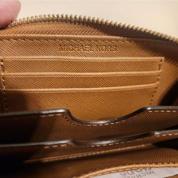 Michael Kors Brown Leather "Jet Set" Zip Around Wristlet Wallet Ret.$135 - Picture 8 of 8